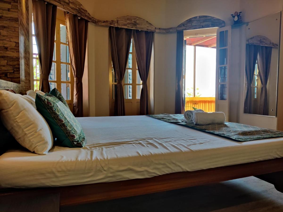 Shiva Ganges View Guest House Varanasi Exterior foto